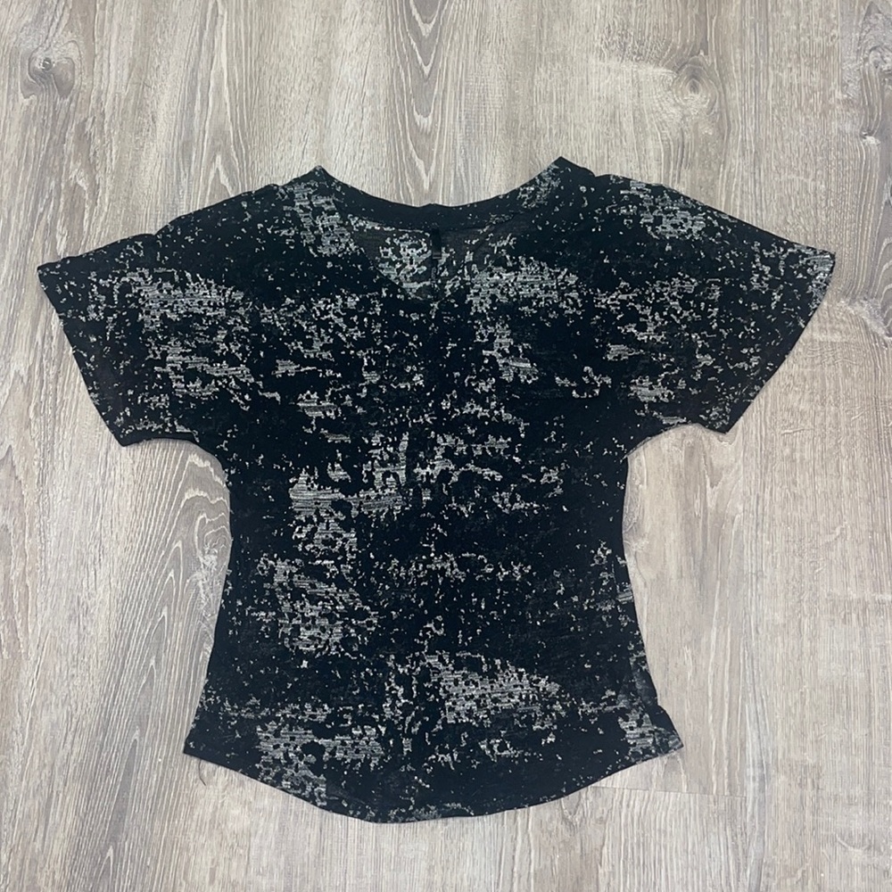 Black & White Knit V Neck Tee